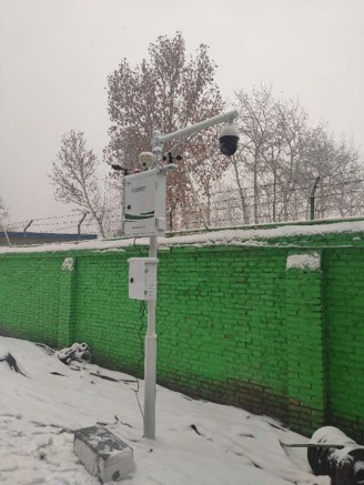 Sistema di controllo di qualità dell'aria all'interno della città universitaria usando le reti senza fili del sensore
